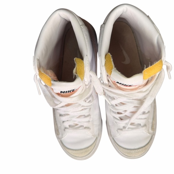 Nike Women's Blazer Mid 77 Shoe High-Top Sneakers in White and Pink - Picture 3 of 13